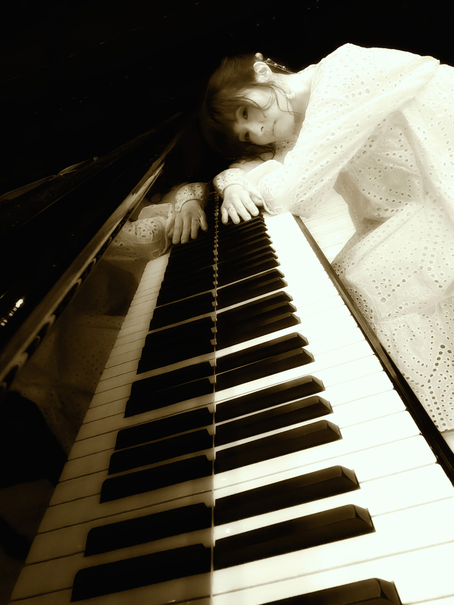 TVAjuARIAvȂǑ̉fiɈې[y񋟁@ȉƁsAjXgEc~i\RT[gwEc~i Piano Works Vol.2xJÌ@JtFeBŃ`Pbg