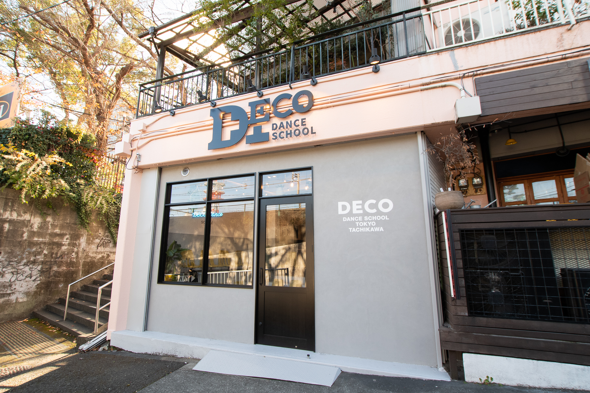 DECO DANCE SCHOOL@2022N121ɐV_XX^WII[vI