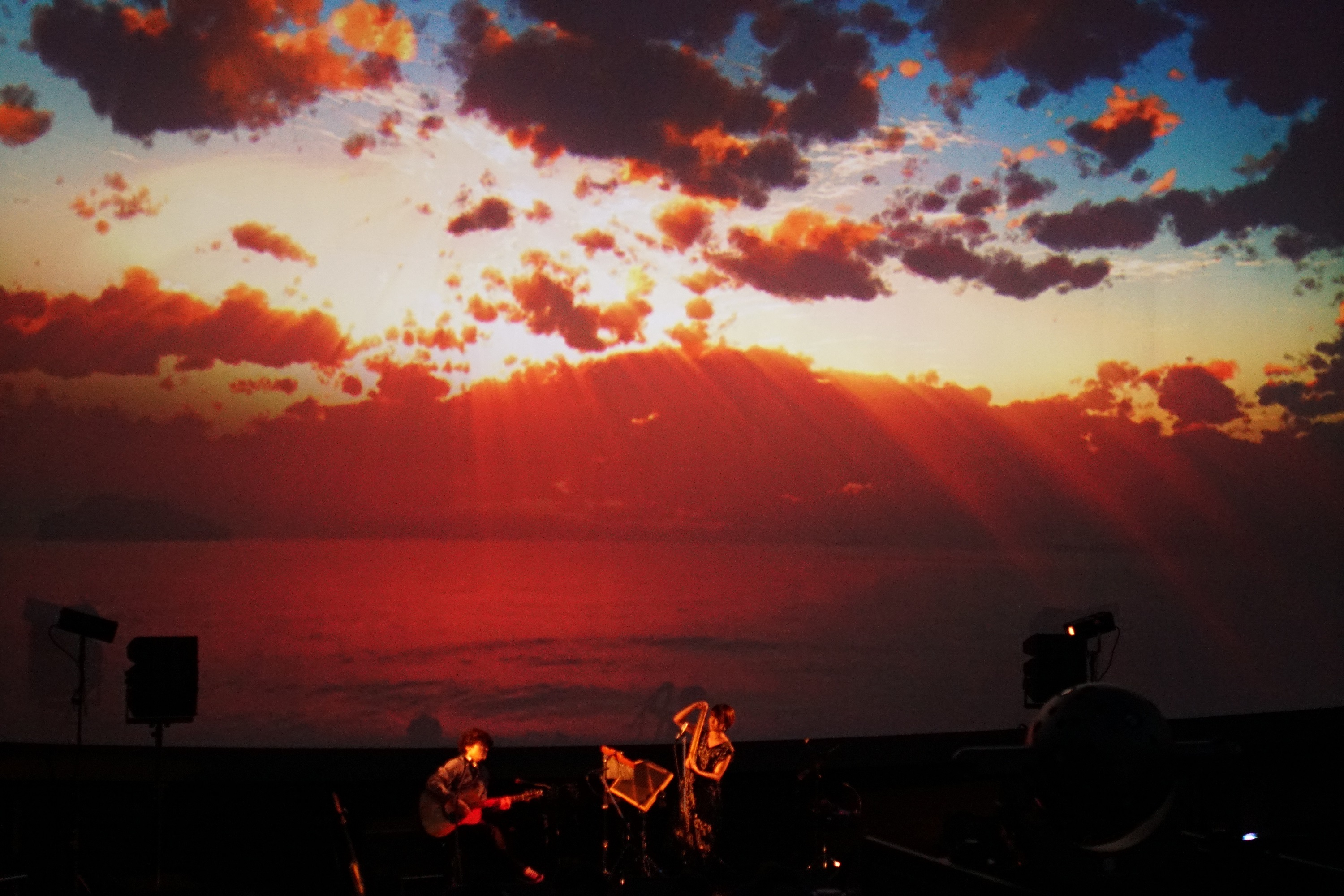 moumoon}A/_˂vl^ECucA[JÁwLIVE in the DARK tour w/moumoon -Beautiful Sky-x