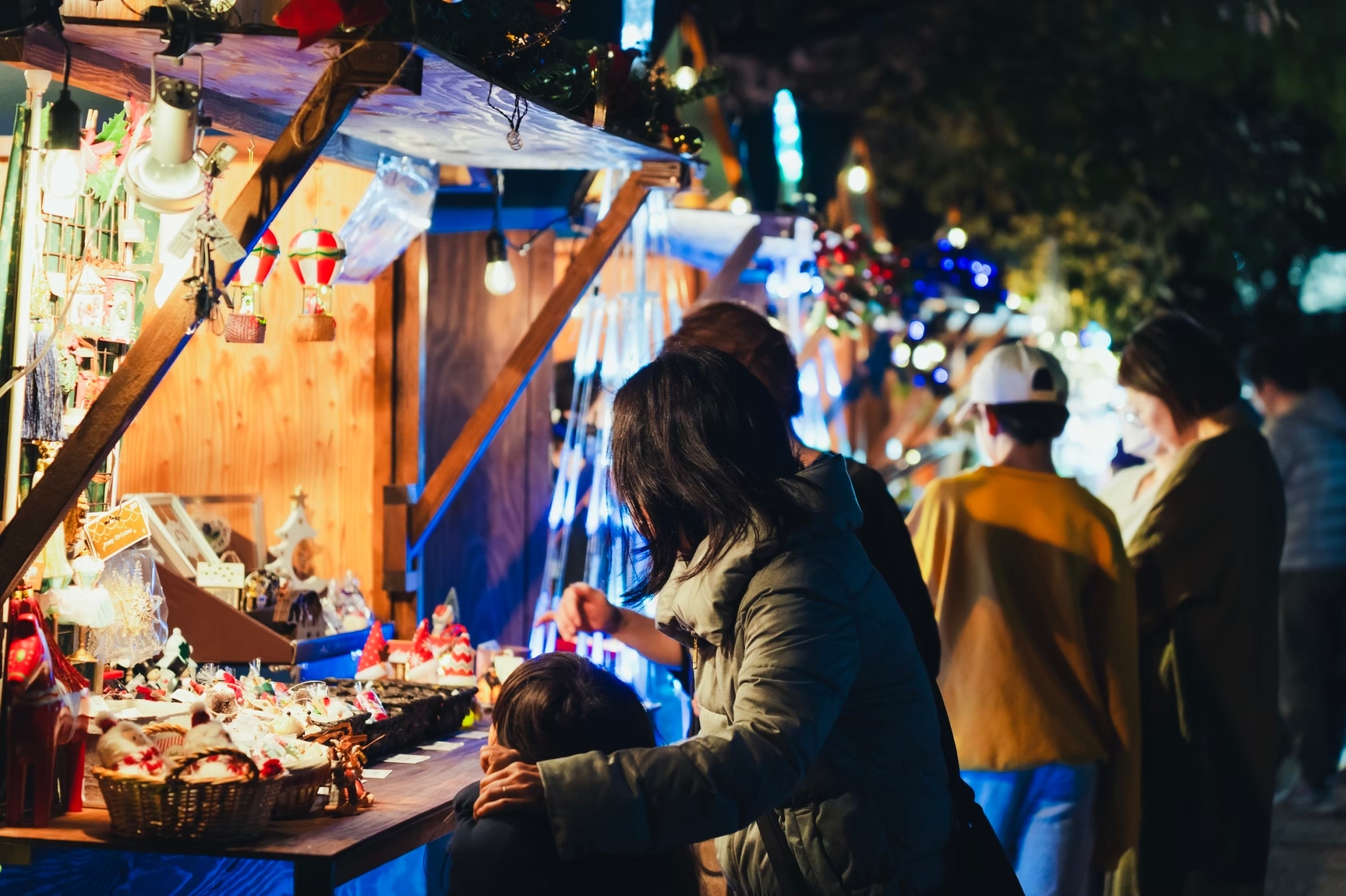 ƉỹR{[VBtsȂł̓NX}X}[PbguChristmas Night Market in Chiba Park 2024vJÂ܂BŒɉڂAeXɏ[B