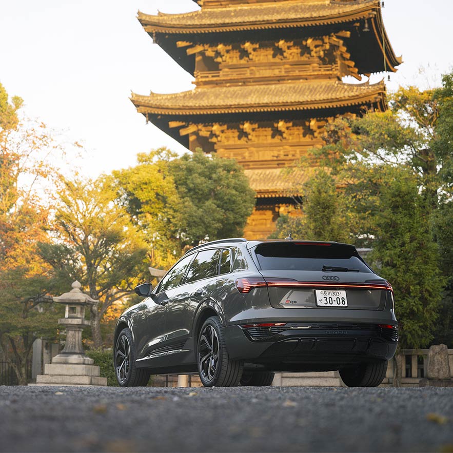 AEfBAAudi Q8 e- tron Sustainable Drive in Kyoto Ly[{