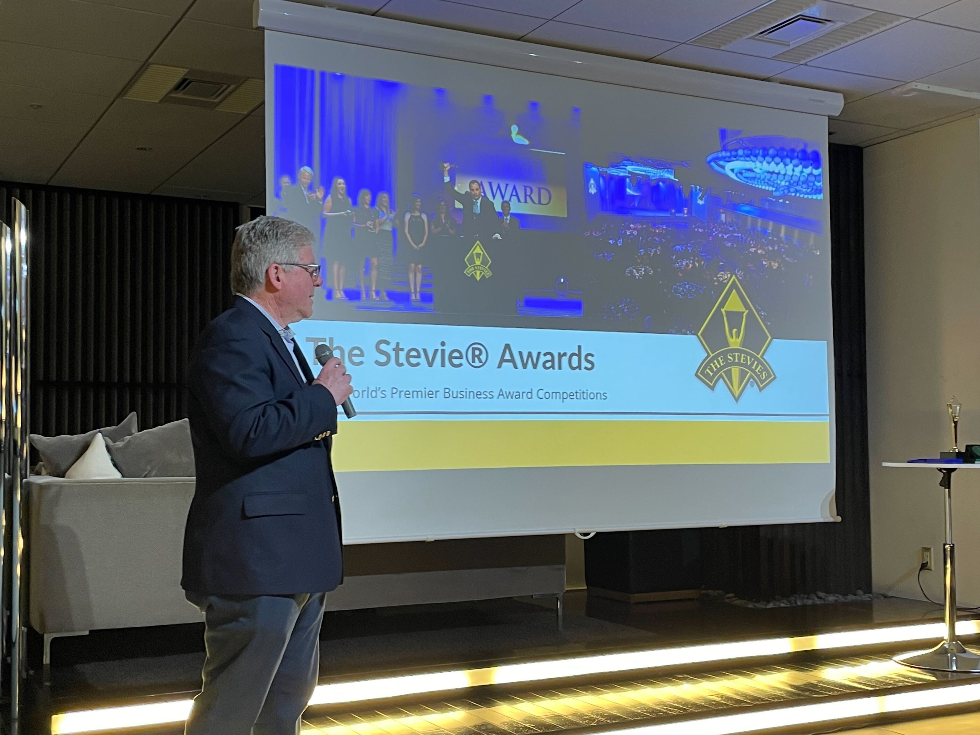 `The Stevie(R) Awards 2024 Gg[t` THE STEVIE(R) AWARDS EXCLUSIVE MEETUP 2024A28()ɊJ