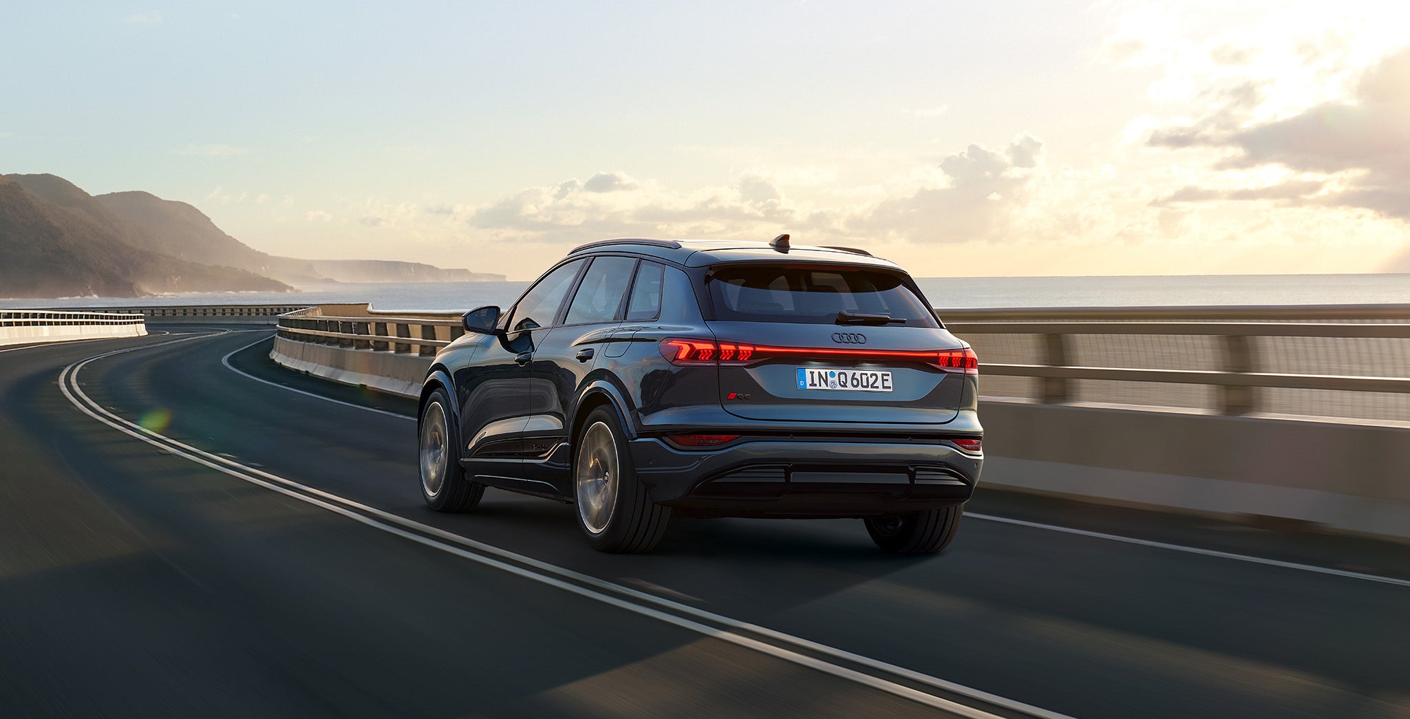 Audi Q6 e-tronAE̐KfB[[12X܂2025NtɐsJ