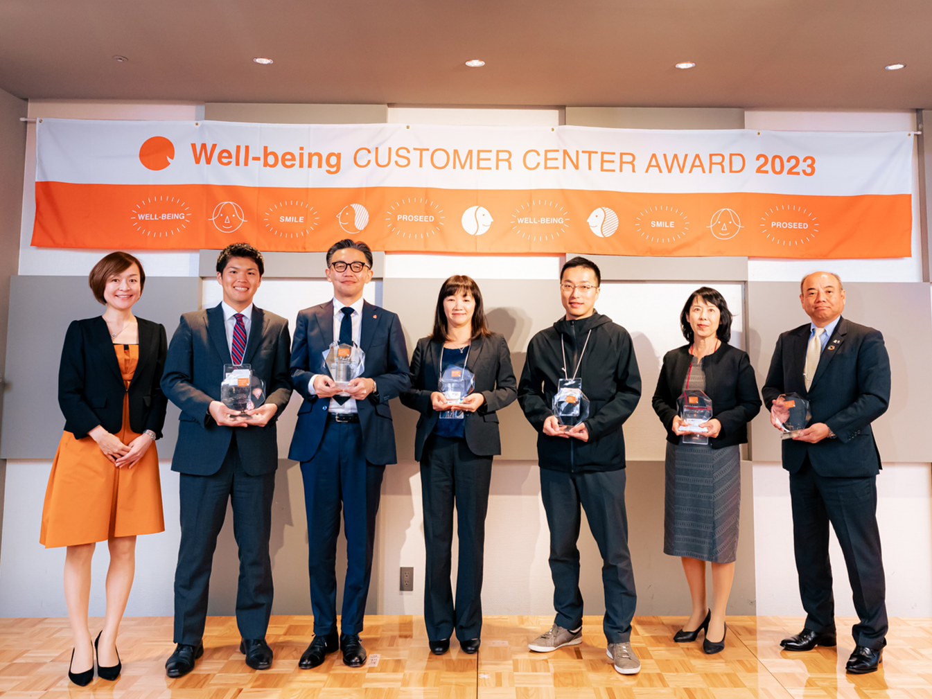 Well-being CUSTOMER CENTER AWARD2023139Z^[A]ƈIԓ{ōłKx̍JX^}[Z^[