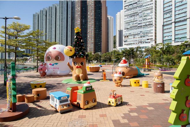 `ōłlĈ閟̃LN^[uDin-DongvÃNX}Xe[}p[NuDINDONG XMAS PLAYGROUND HONGKONG bythe HarbourvɓoI