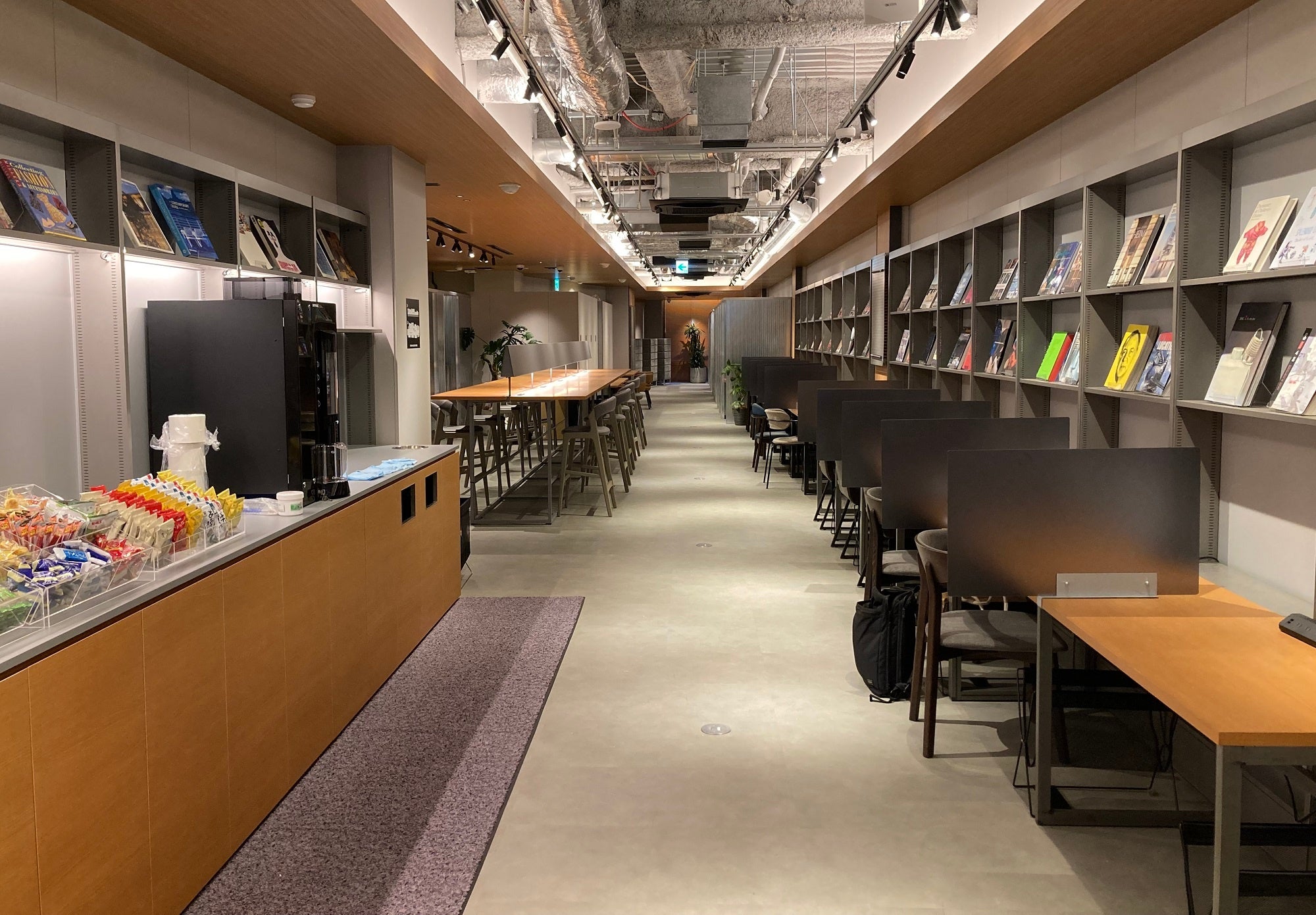 yTSUTAYA BOOKSTOREkzuSHARE LOUNGEvGA g@419j[AI[v