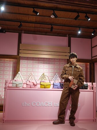 "the COACH tabby shop (R[` ^r[ Vbv)" ԌCxg̃I[vjOjāAkC͂ߍ؃ZueB