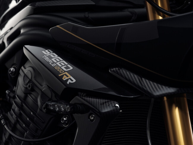 SPEED TRIPLE 1200 RR BOND EDITION