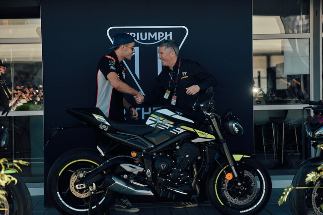 WF~[EARo2022NTRIUMPH TRIPLE TROPHY܁I