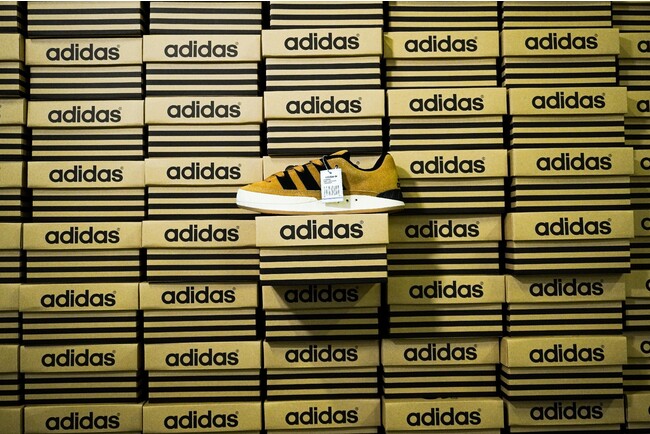 ADIMATIC[Xꂽ1996ÑV[{bNXɃCXpCAꂽuadidas Originals ADIMATIC atmos OG SHOEBOXvoB