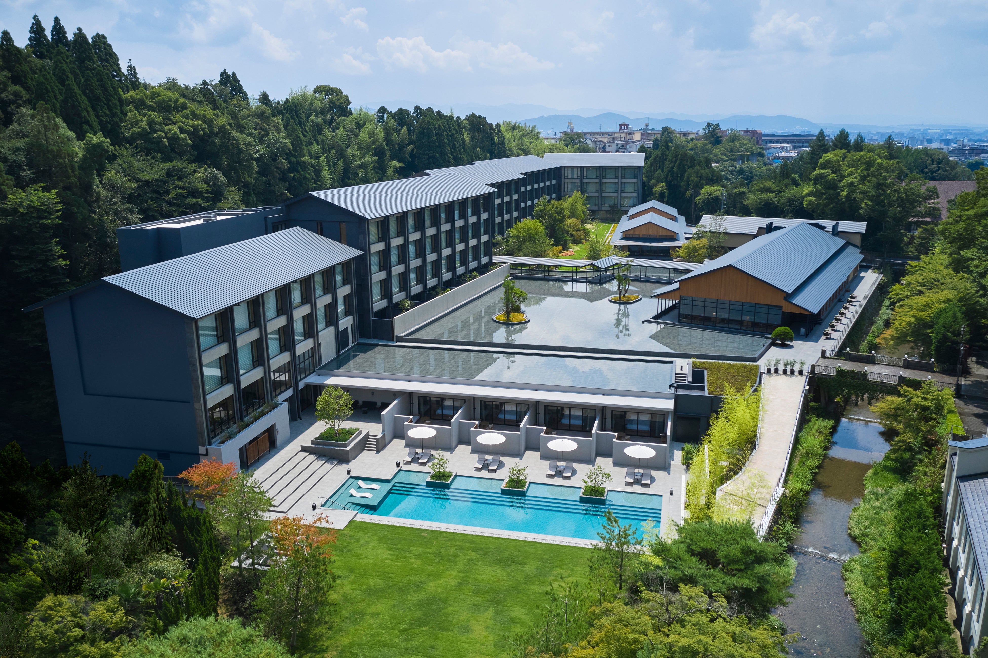 yROKU KYOTO, LXR Hotels & ResortszutH[uXEgxKCh2024vzeɂ 4 l