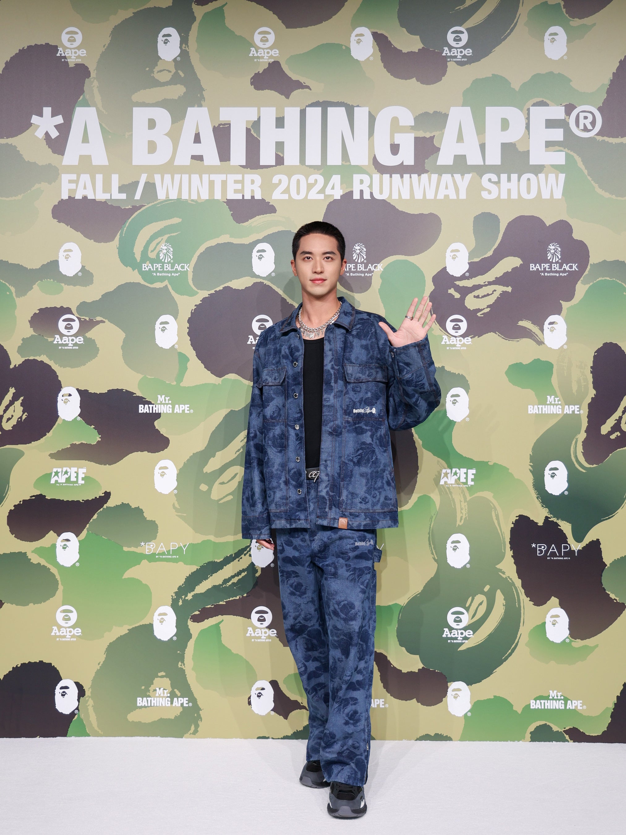 A BATHING APE(R)ÃEFCV[CŊJ