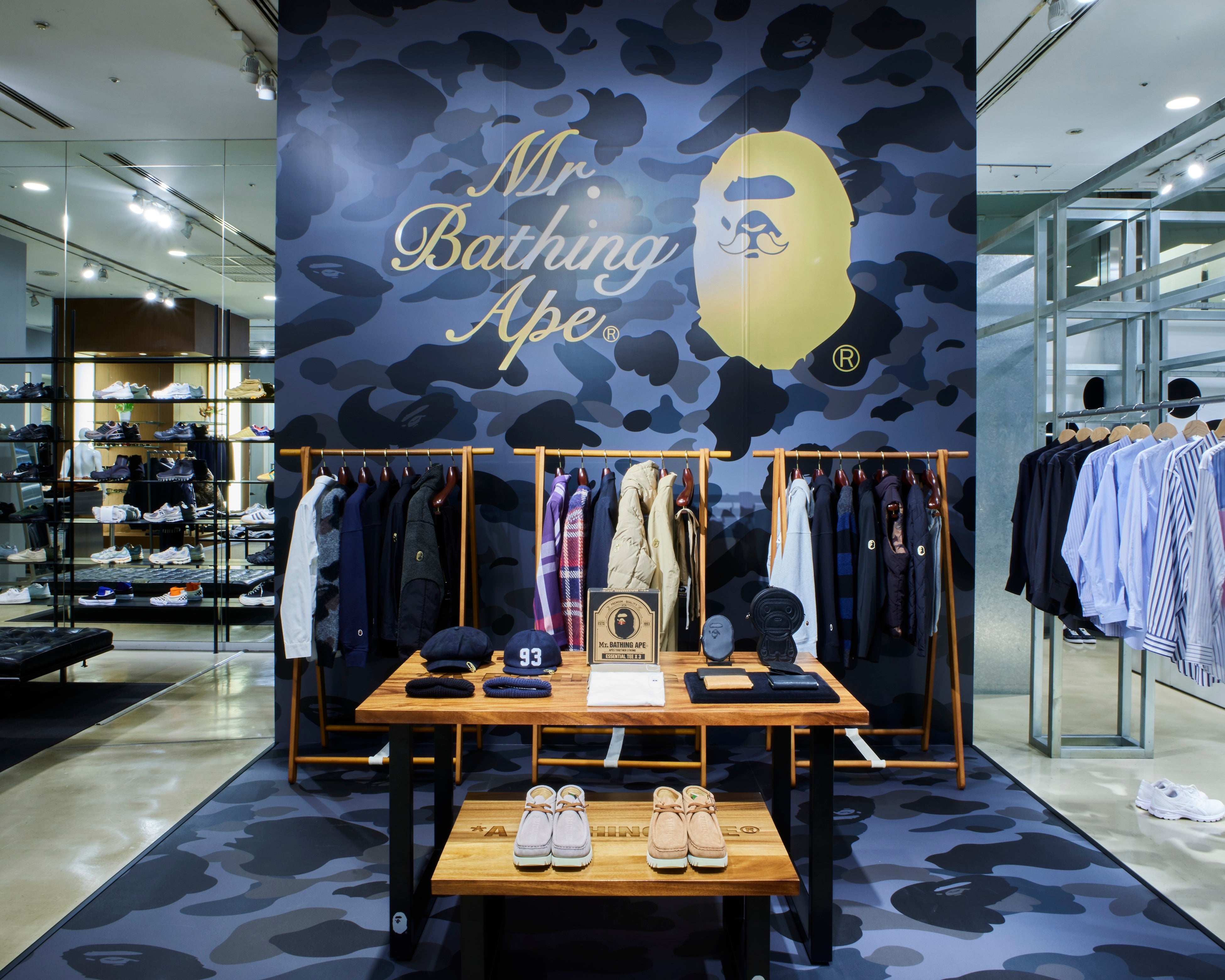 Mr. BATHING APE(R)̂߂̃R[i[ESTNATION ROPPONGI HILLSɓo