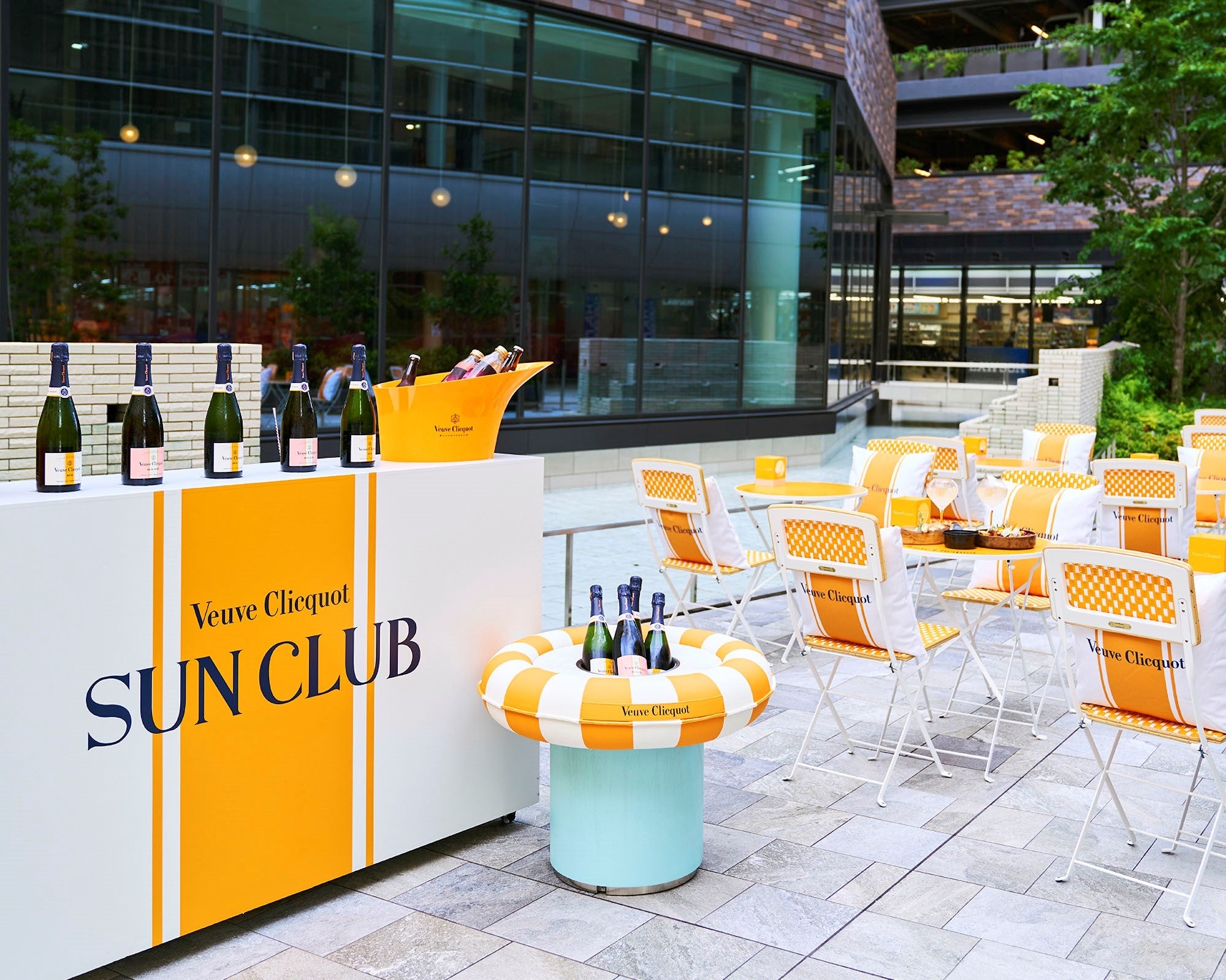 u[ENR b` I ACX&[vyރ|bvAbveXuSUN CLUB by Veuve ClicquotiTENu by [ENRjvenɃI[v