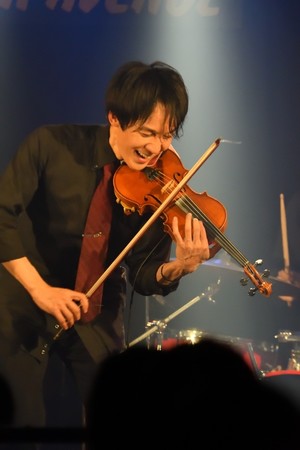 ӂ郔@CI\Cu@wp solo LIVE `Spiral Strings`xJÌ@JtFeBŃ`Pbg