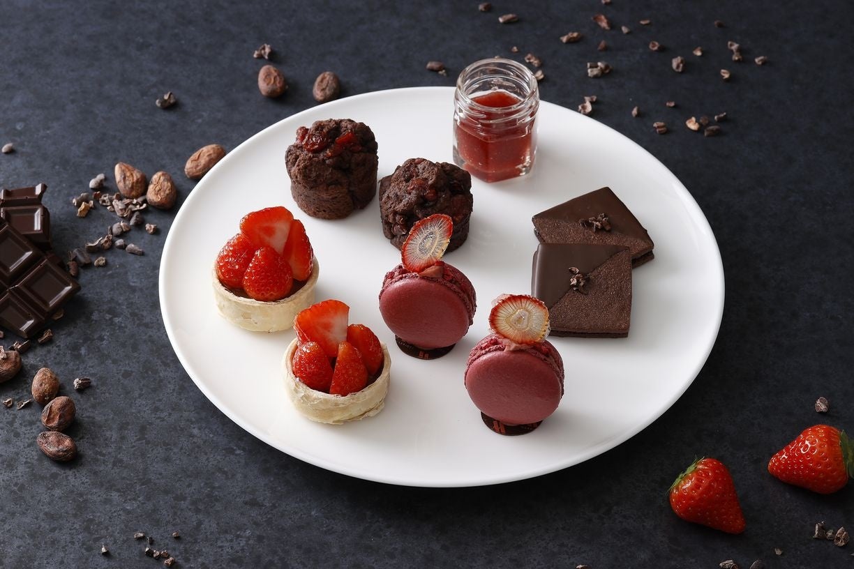 }Ibgze {䕁Egق؂ƎƐr[gDo[`R[ĝƂ낯悤ȊÂ}A[WStrawberry & Bean-to-bar Chocolate Afternoon Tea