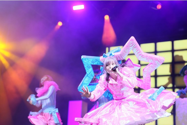 きゃりーぱみゅぱみゅが、世界最大規模の音楽フェス「コーチェラ」に出演！“踊るNFT”を従えGOBI STAGEのトリを飾り、日米でTwitterトレンド入り！